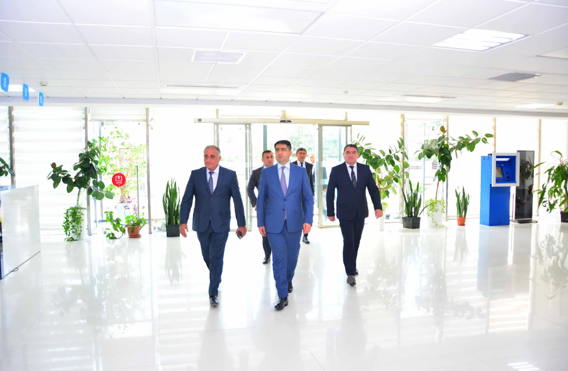 Seymur Orucov avtoqəza keçirən şəhid qardaşını xəstəxanada ziyarət edib - FOTOLAR